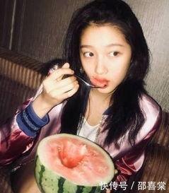 娱乐圈吃瓜用什么看,揭秘明星动态,轻松掌握娱乐热点 第2张 娱乐圈吃瓜用什么看,揭秘明星动态,轻松掌握娱乐热点 第2张