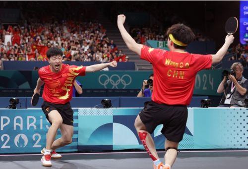 男乒相互爆料恋情视频播放,甜蜜恋情视频曝光，赛场之外的爱情故事引关注