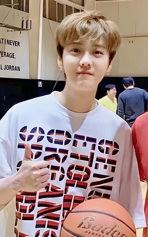 今日爆料关晓彤是一线,揭秘一线小花背后的故事 第2张 今日爆料关晓彤是一线,揭秘一线小花背后的故事 第2张