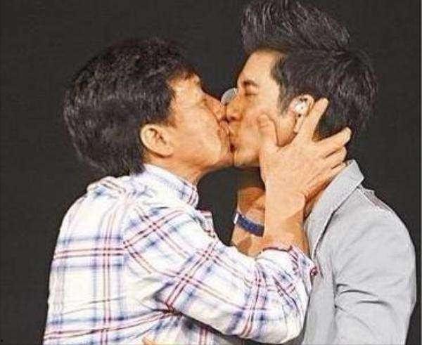 成龙爆料王力宏邋遢视频,现场视频曝光,明星私生活引热议 第2张 成龙爆料王力宏邋遢视频,现场视频曝光,明星私生活引热议 第2张