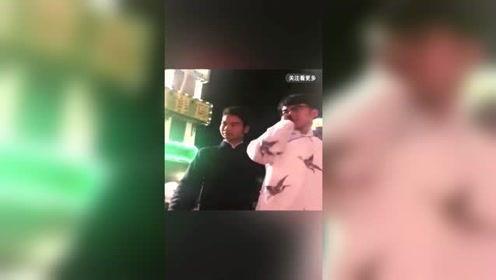 扒爷爆料老李视频播放在线观看,老李视频在线播放，精彩内容不容错过！