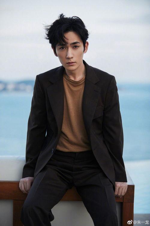 今日爆料朱一龙,神秘女友身份引网友热议