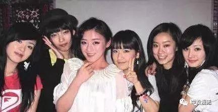 闺蜜进了娱乐圈吃瓜,娱乐圈吃瓜盛宴即将开启！  第2张